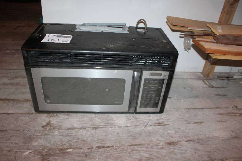 lot 163 image: GE Spacemaker Household Microwave Oven
