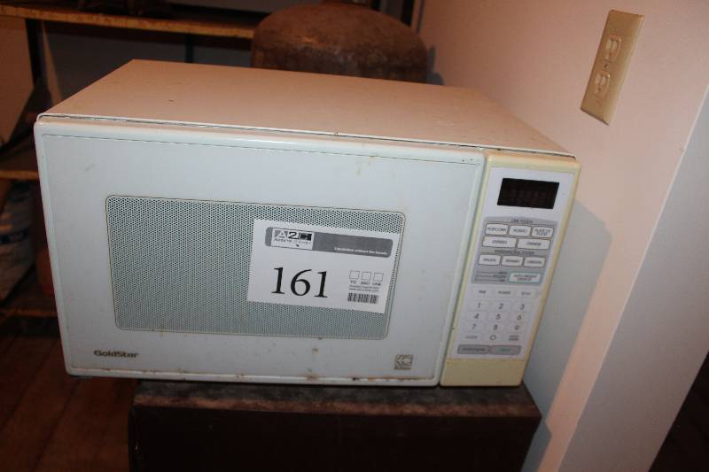 lot 161 image: Goldstar Microwave