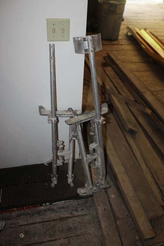 lot 172 image: Drywall Stilts