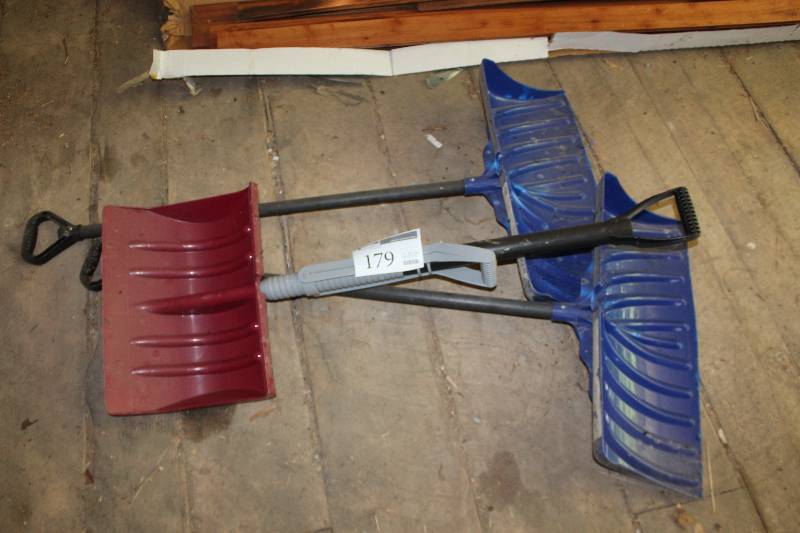 lot 179 image: Lot of (3) Snow Shovels