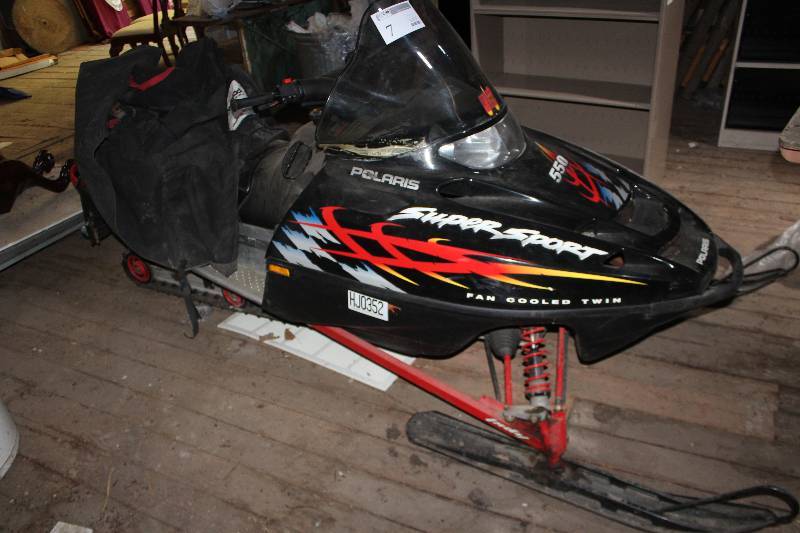 lot 7 image: 2001 Polaris Super Sport Fan Cooled Twin Snowmobile 550cc