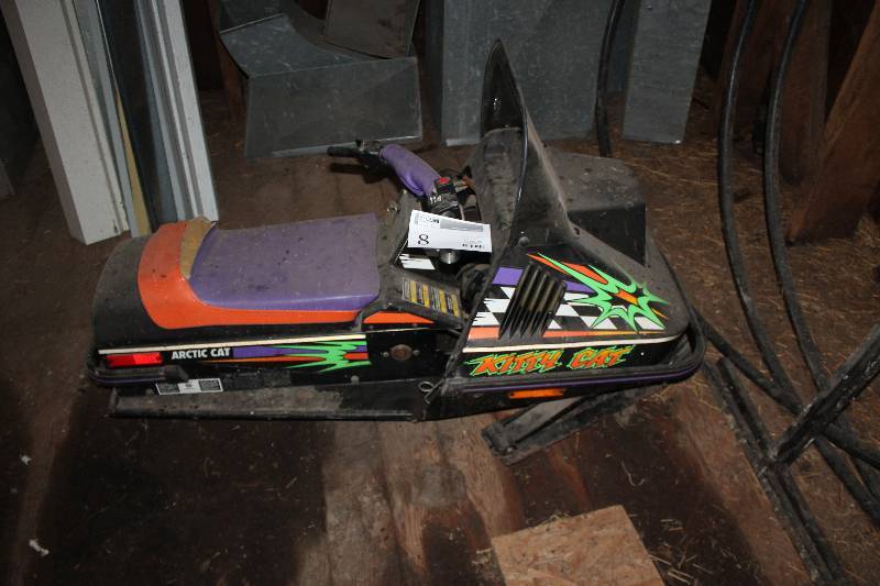lot 8 image: Artic Cat Kitty Cat Mini Snowmobile