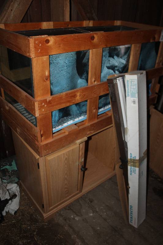 lot 204 image: Aquarium w Wood Stand, Light Kit, Air System