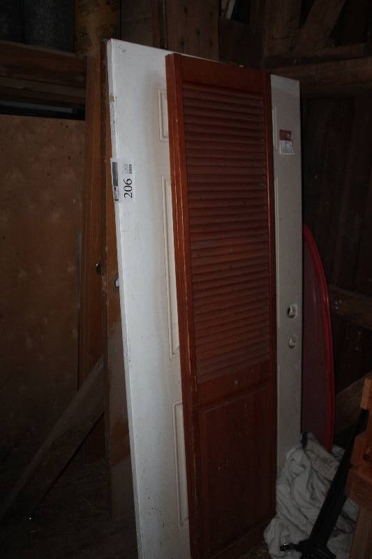 lot 206 image: Lot of (4) Interior House Doors wo Hardware