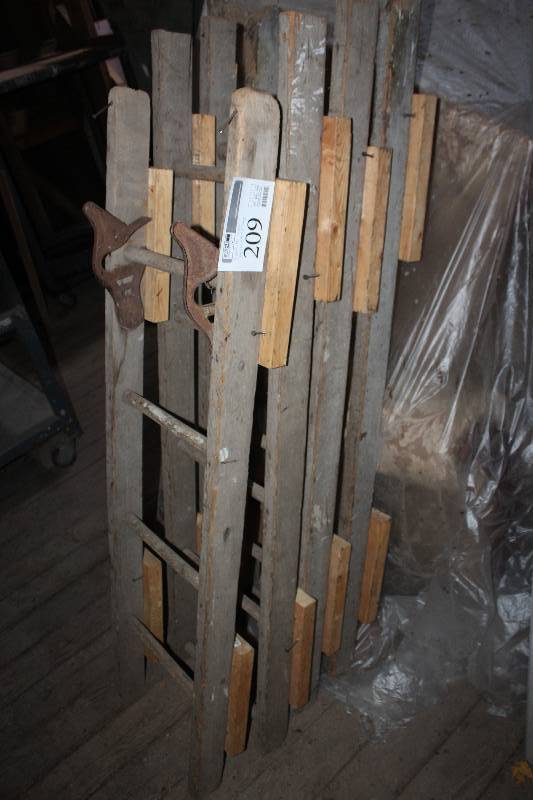 lot 209 image: Lot of (4) Ladder Parts