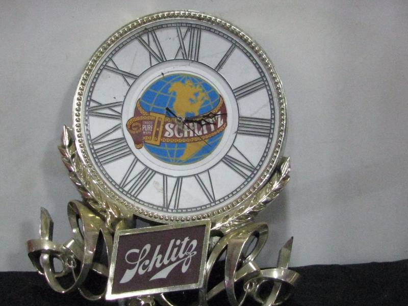 lot 6 image: Schlitz Lighted Clock