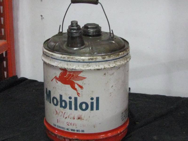 lot 7 image: Mobiloil 5gl Can