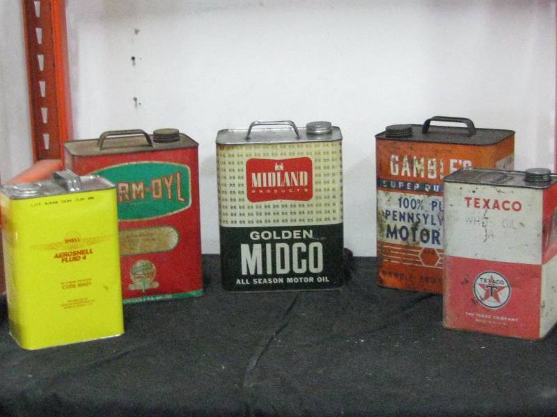 lot 15 image: Oil Cans