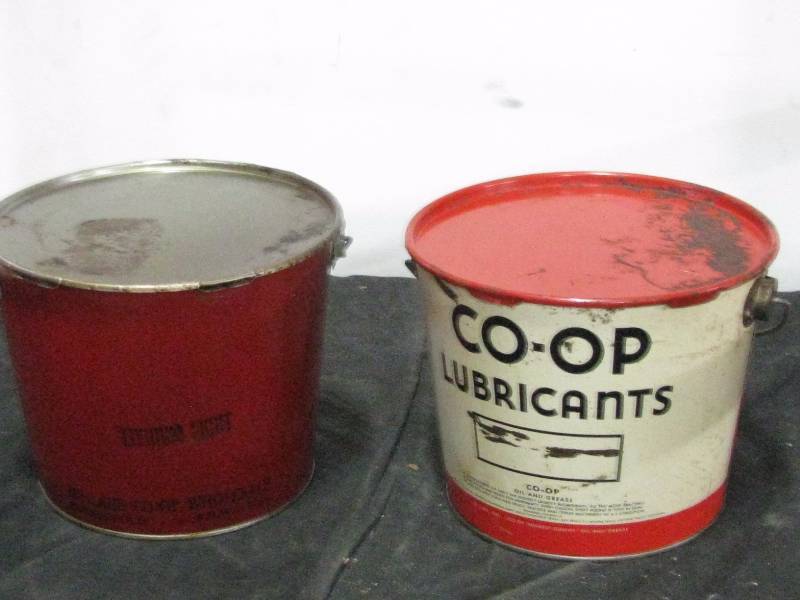 lot 16 image: Grease Pails