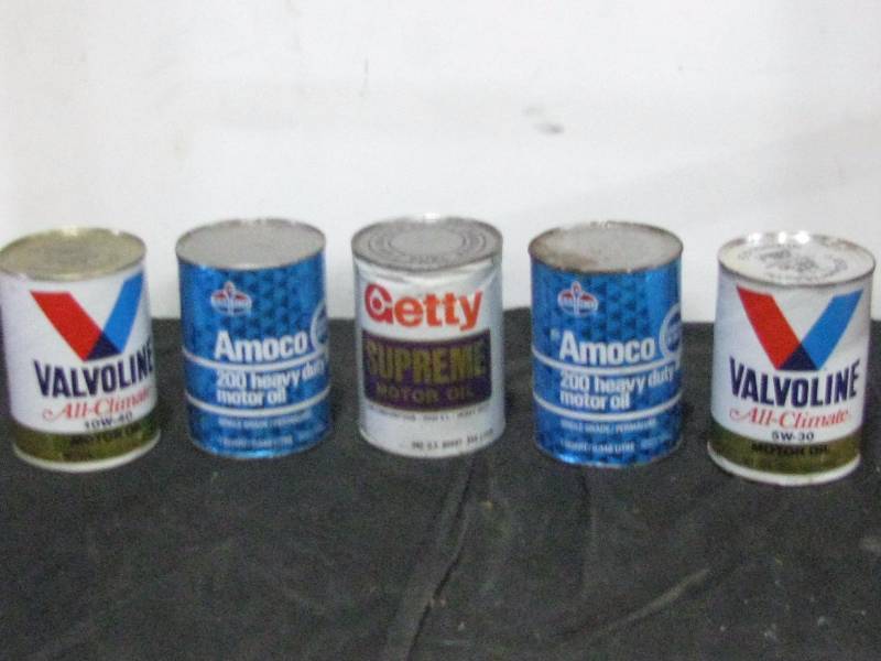 lot 18 image: Oil Cans