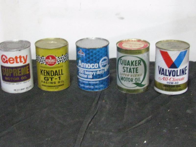 lot 19 image: Oil Cans