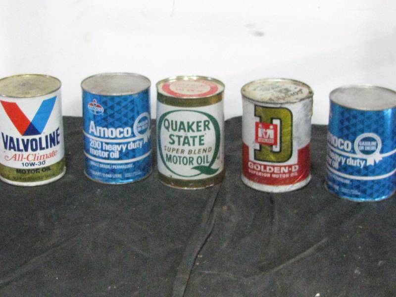 lot 20 image: Oil Cans