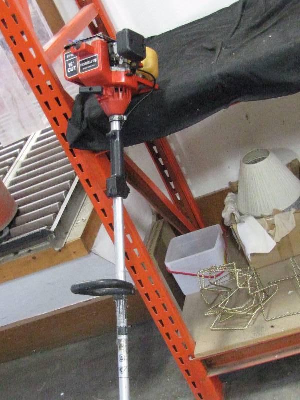 lot 25 image: Homelite Weed Whip