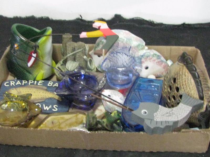 lot 50 image: Fishing Decor