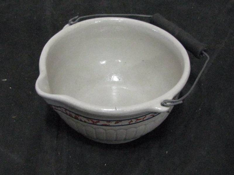 lot 62 image: Red Wing Sponge Band Bowl wBail Handle