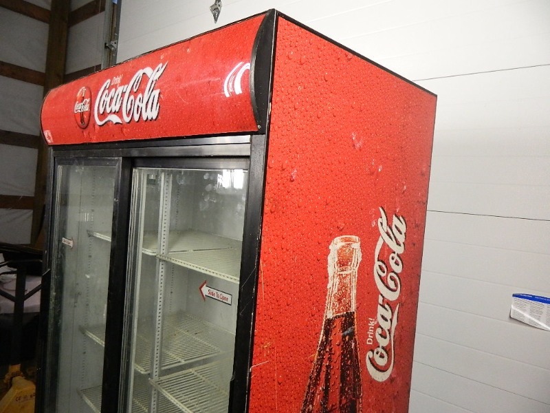 lot 1 image: True Sliding Door Cooler  Refrigerator