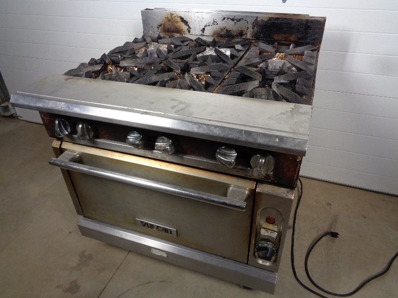 lot 25 image: Vulcan 6 Burner Range with Oven