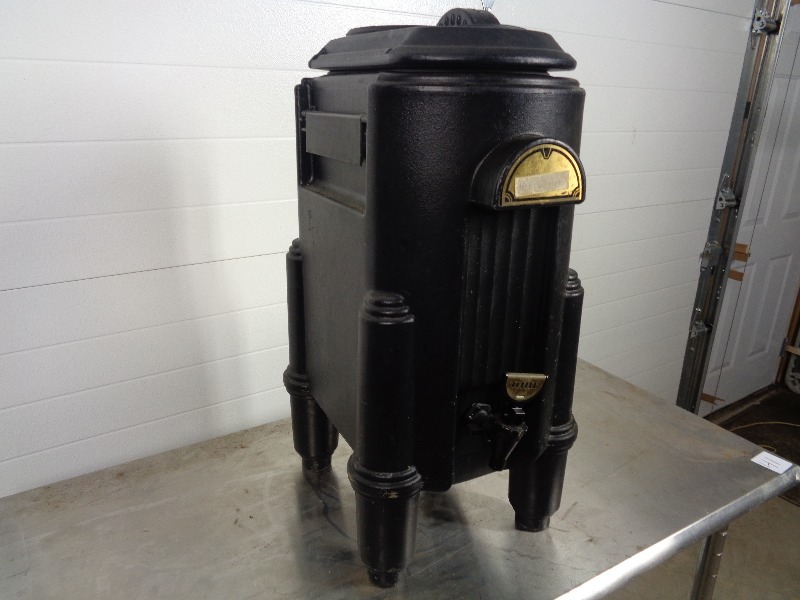 lot 44 image: Cambro Insulated Dispenser
