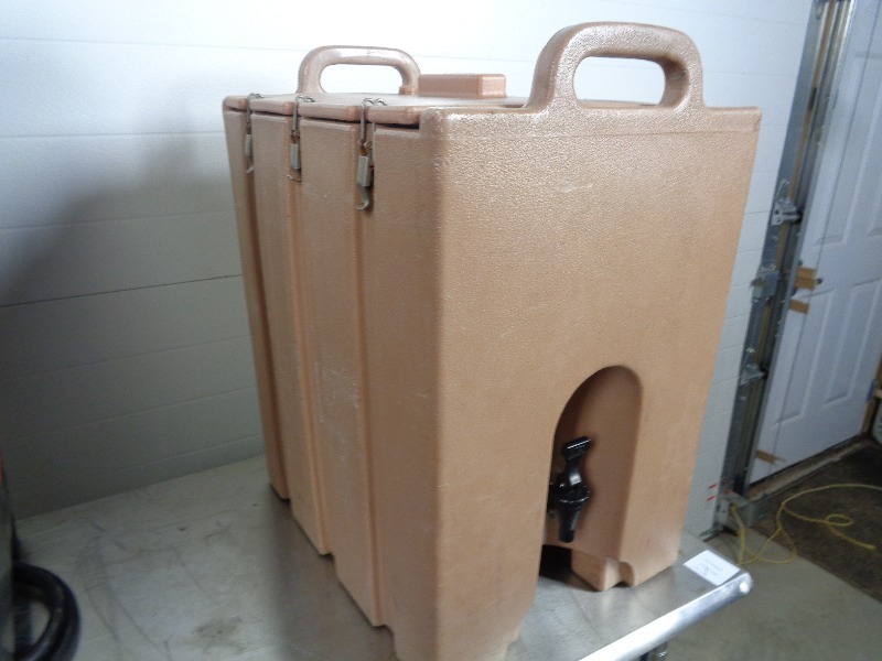lot 47 image: Cambro Insulated Dispenser