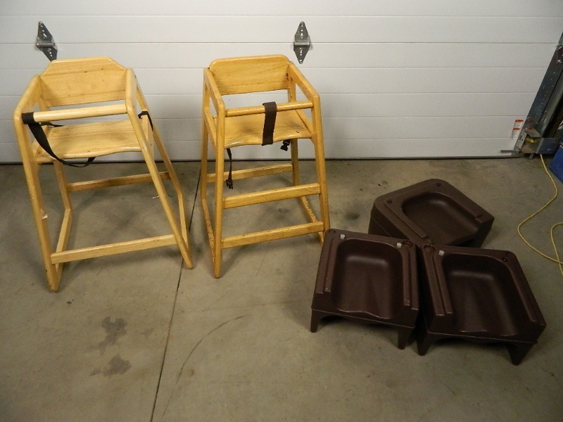 lot 77 image: Booster Seats and Highchairs