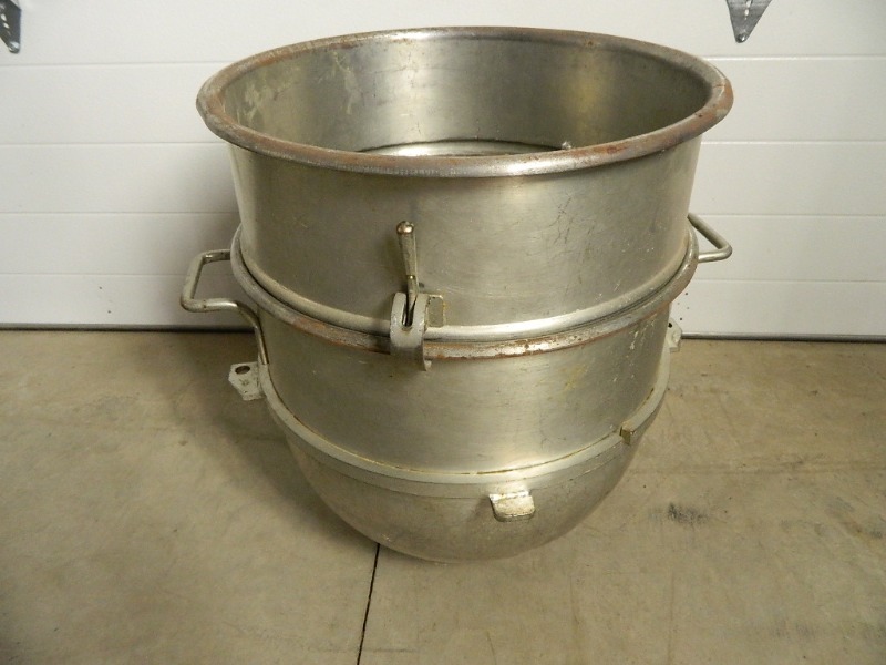 lot 82 image: 60  80 Hobart Mixing Bowl