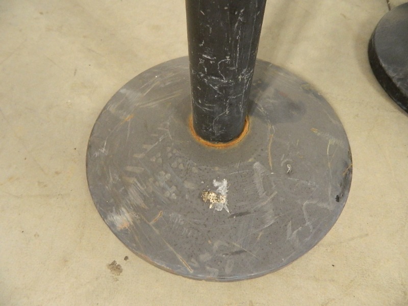 lot 86 image: 4 Retractable Crowd Barriers