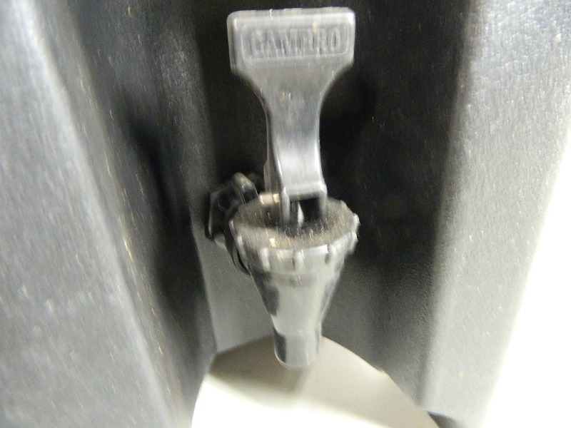 lot 90 image: Cambro Insulated Dispenser