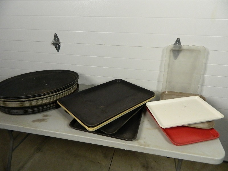 lot 91 image: Assorted Serving Trays