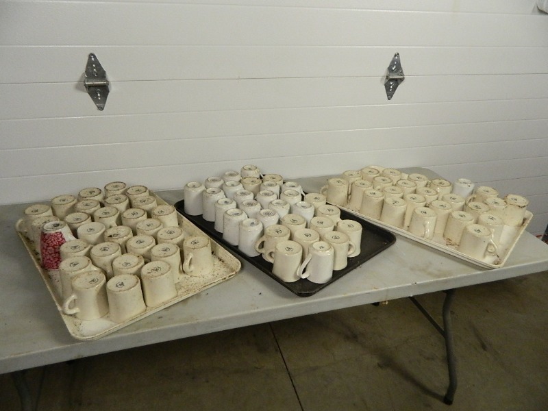 lot 99 image: 3 Trays of Coffee Cups