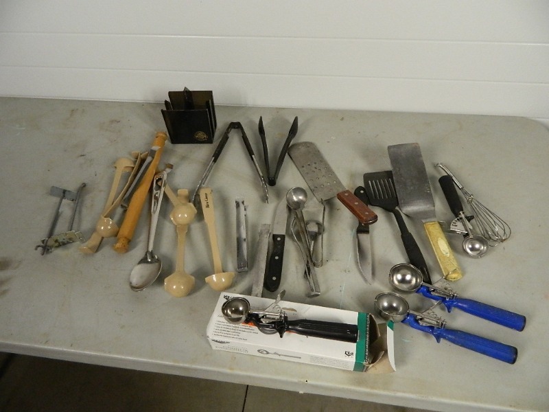 lot 114 image: Cooking Utensils