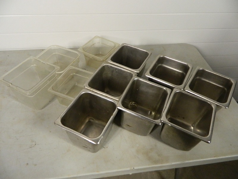 lot 127 image: Stainless Steel Inserts and Combro Containers