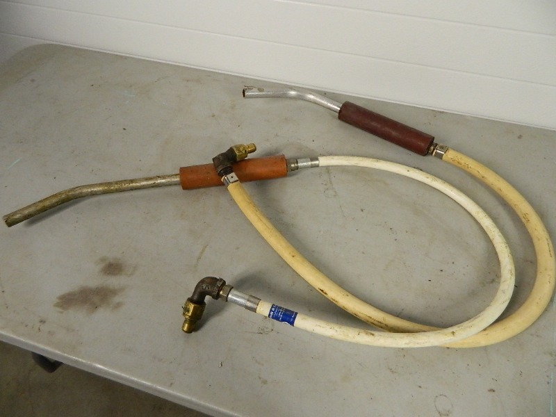 lot 145 image: Pair of Grease Pumping Hoses