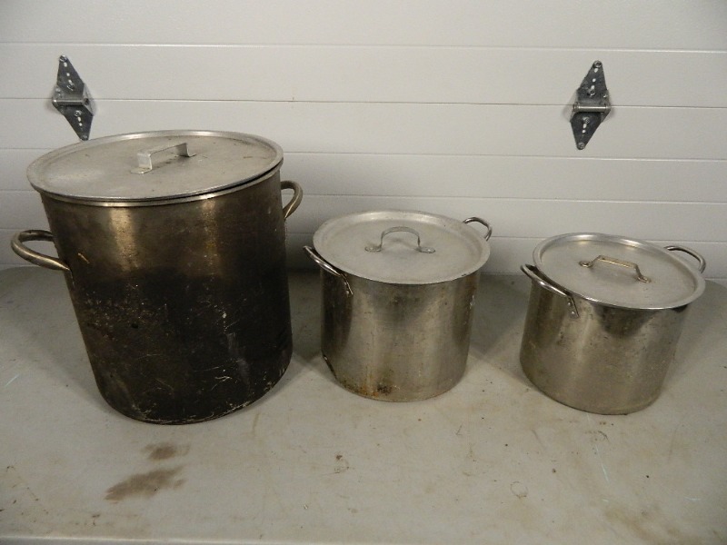 lot 147 image: 3 Stainless Steel Pots with Lids