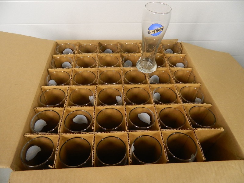 lot 158 image: 36 New Blue Moon Beer Glasses