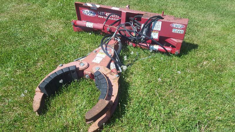 lot 5 image: RockBarrelTree Handeler 6 way Landscaping Blade