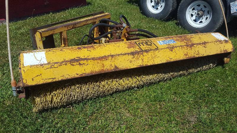 lot 10 image: Hydraulic Sweeper Attachment
