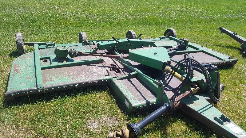 lot 11 image: John Deere 1508 Batwing Mowing Deck