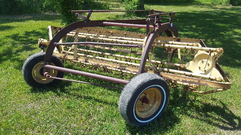 lot 12 image: New Holland Hayrake