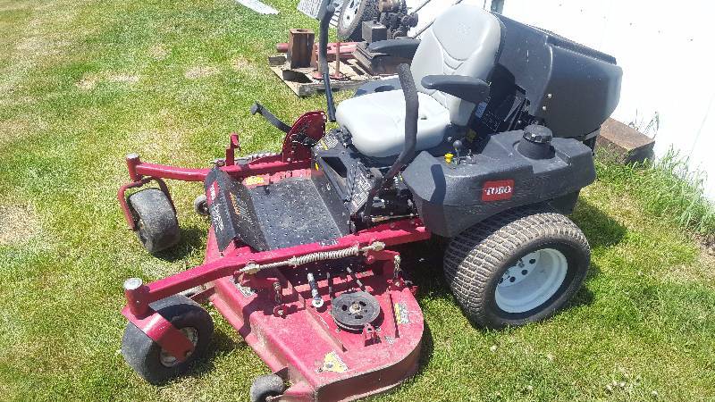 lot 15 image: Toro Zero Turn Lawn Mower