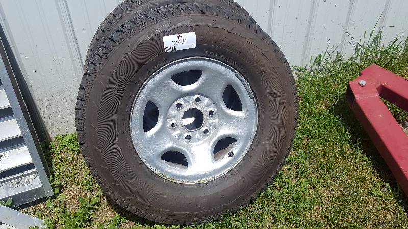 lot 18 image: Tires with Rims(Qty2)