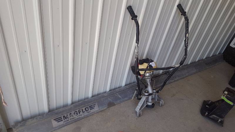 lot 21 image: Motorized Skreeter