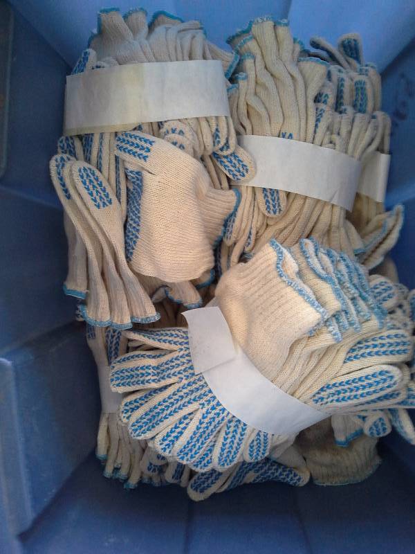lot 58 image: Tote full of Gloves