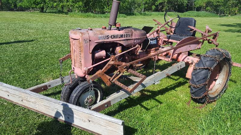 lot 74 image: Allis-Chalmers Tractor