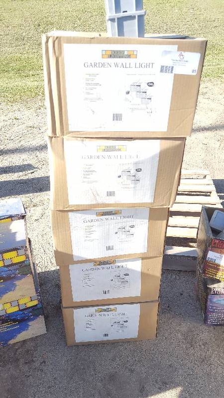 lot 85 image: Garden Wall Light(5 Kits)