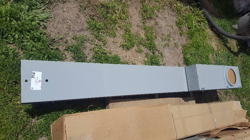 lot 40 image: 200 AMP Electric Pedestals