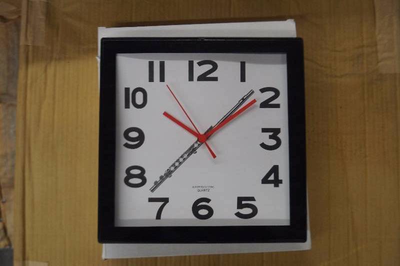 lot 10 image: Large Lot Clocks