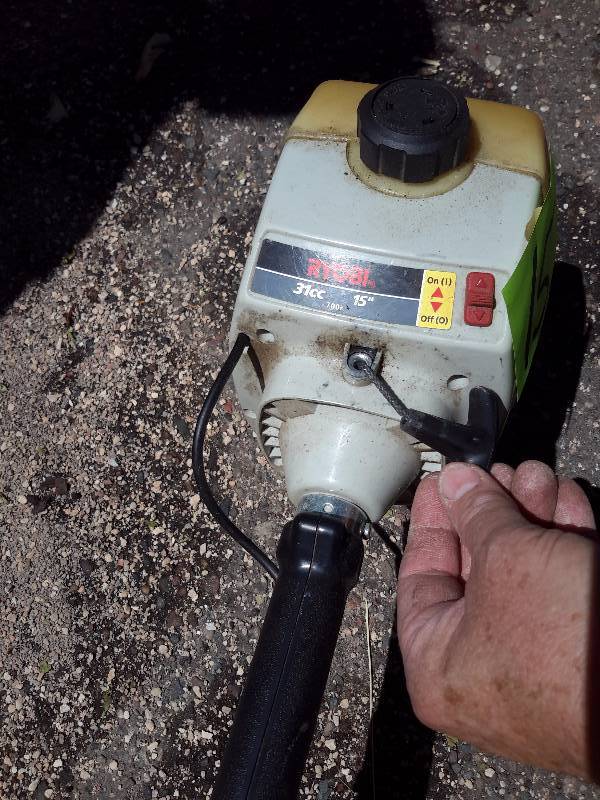 lot 15 image: RYOBI 31CC, 15in Weed Whip, Gas