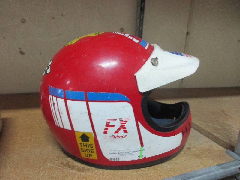 lot 11 image: small helmet