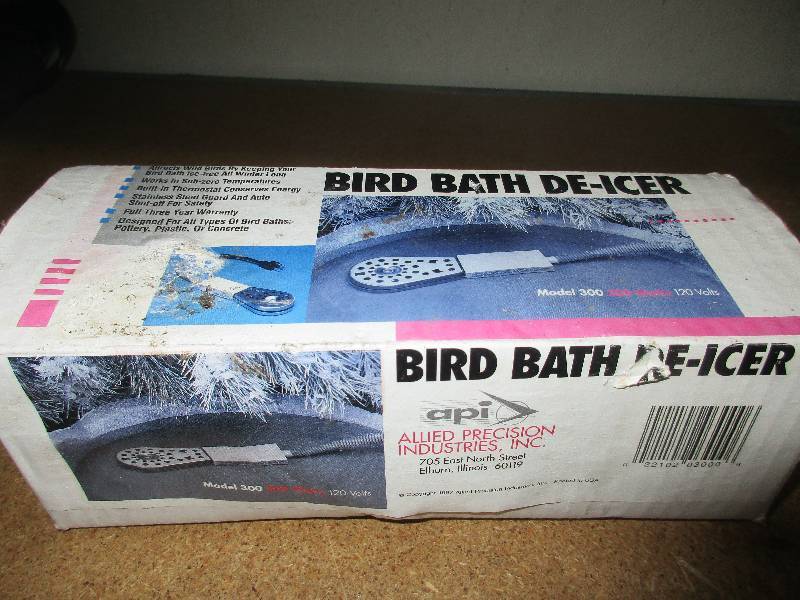 lot 12 image: bird bath deicer
