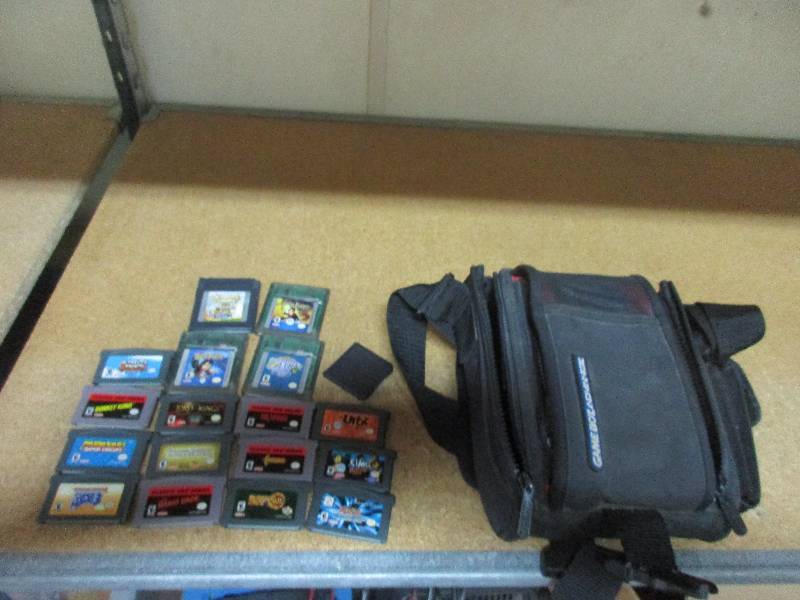 lot 13 image: 17 game boy advance games and case